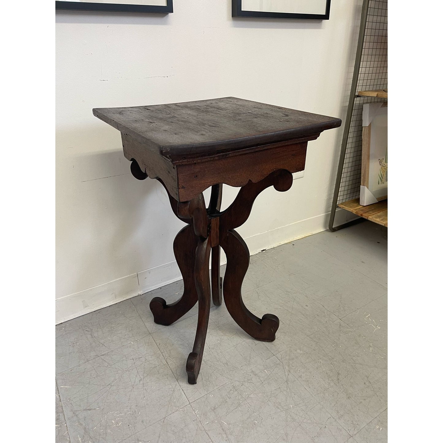 Vintage Victorian Style Accent Table With Carved Wood Legs.