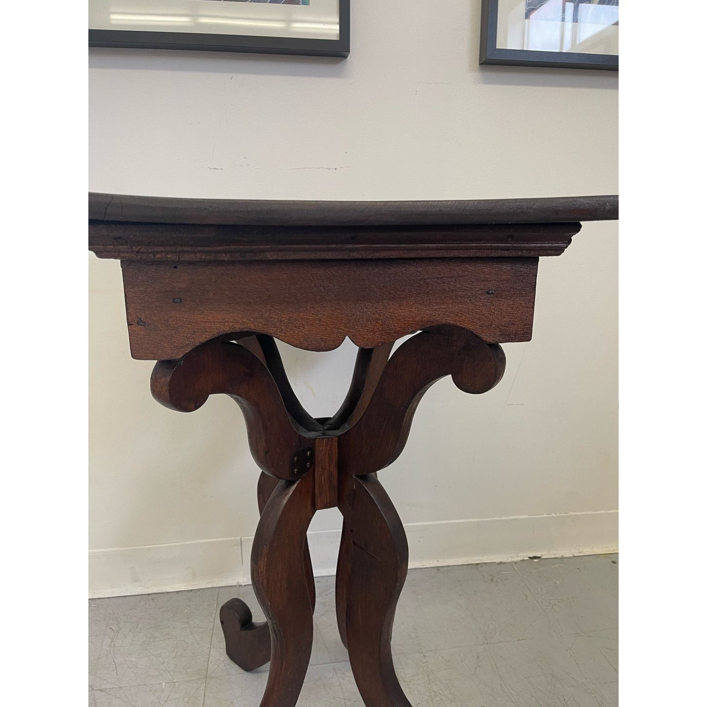Vintage Victorian Style Accent Table With Carved Wood Legs.