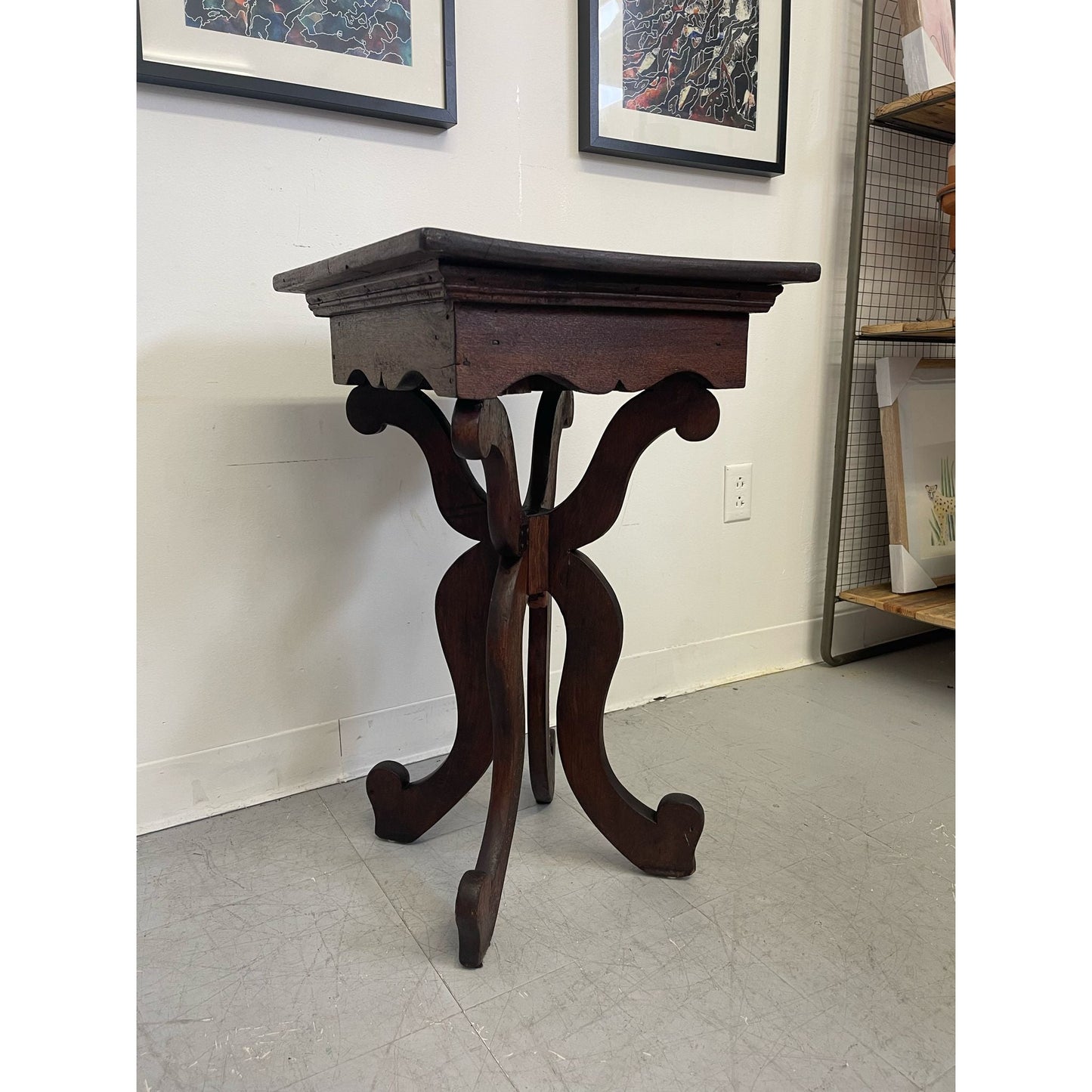Vintage Victorian Style Accent Table With Carved Wood Legs.