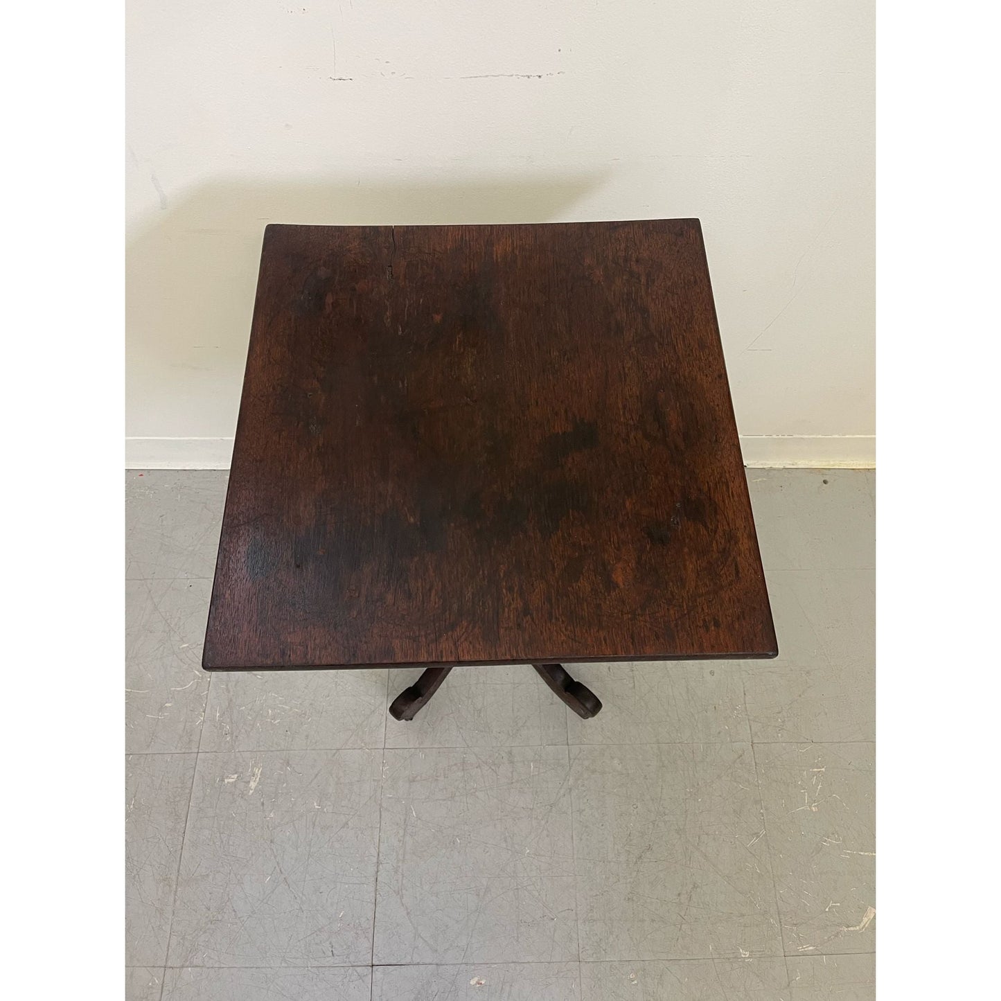 Vintage Victorian Style Accent Table With Carved Wood Legs.