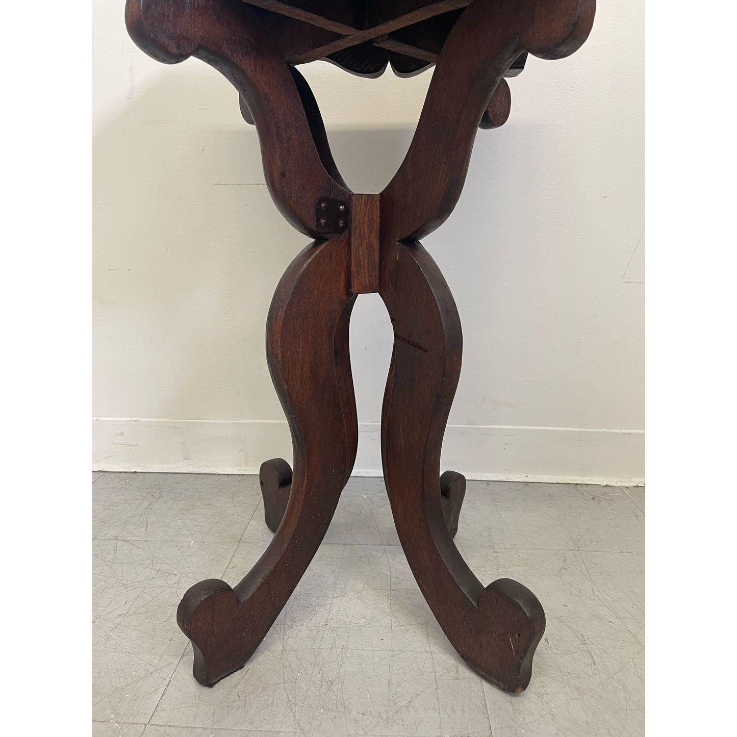 Vintage Victorian Style Accent Table With Carved Wood Legs.
