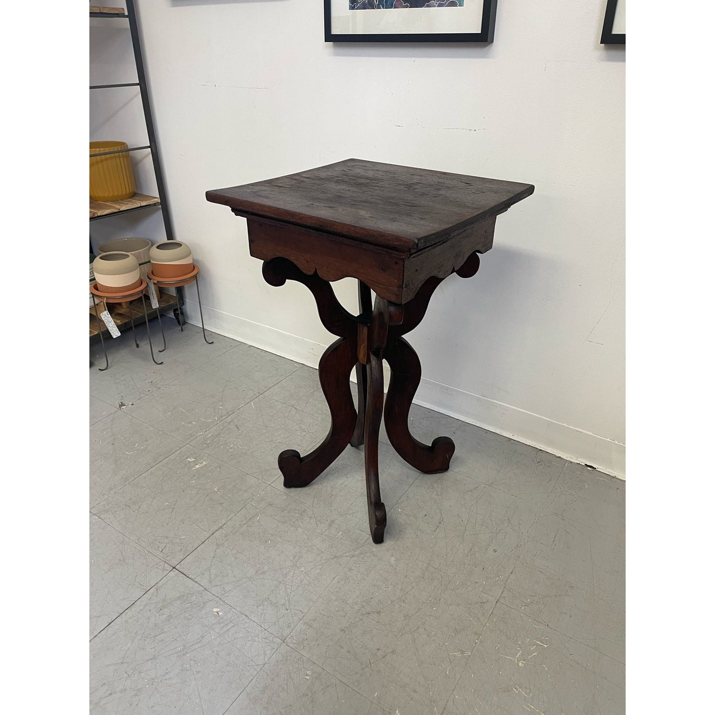 Vintage Victorian Style Accent Table With Carved Wood Legs.